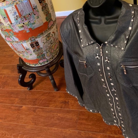 Two Piece Suit - Picture 2 of 4